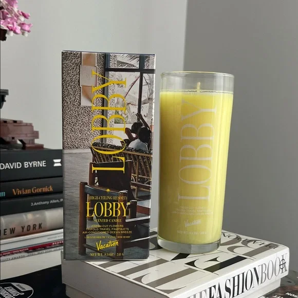 Vacation Lobby Candle - Picture 1 of 3